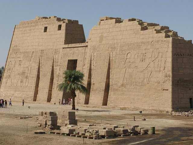 Der berühmteste antike Tempel in Ägypten ist der Habu Tempel