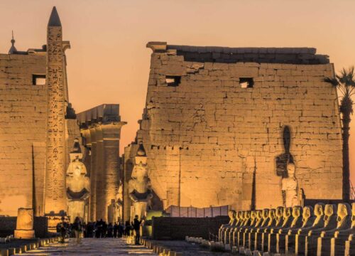 Entdecke die faszinierenden Sehenswürdigkeiten des Luxor Tempel