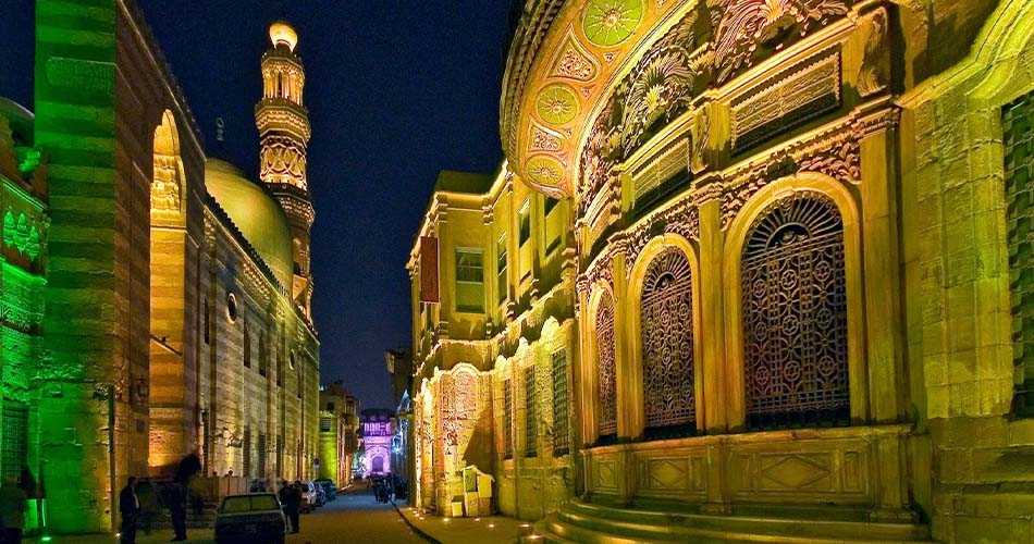 Entdecke die islamischen Sehenswürdigkeiten der Al Muizz Straße